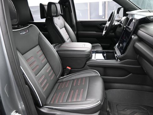 Used 2025 GMC Yukon AT4 Ultimate image 16