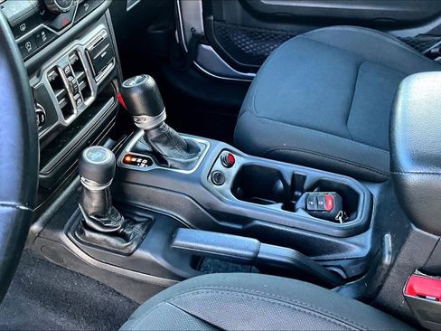 Used 2018 Jeep Wrangler Unlimited Sport S image 17