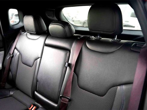 Used 2024 Jeep Compass Latitude image 25