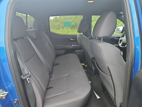 Used 2016 Toyota Tacoma SR5 AWD/4WD image 5