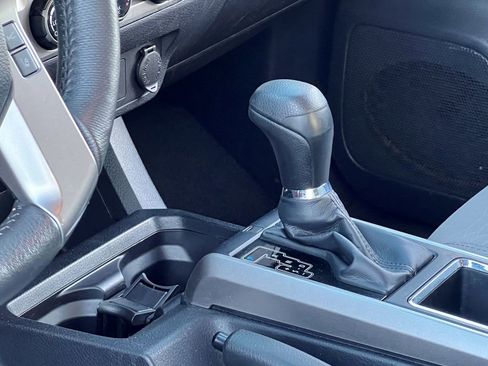 Used 2018 Toyota Tacoma SR5 RWD image 16