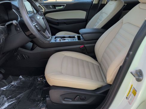 Used 2021 Ford Edge SEL w/ Convenience Package FWD image 3