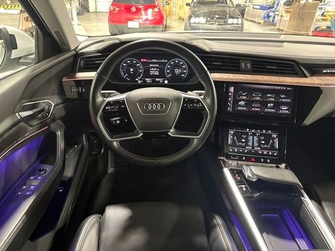Used 2019 Audi e-tron Prestige w/ Prestige Package image 15
