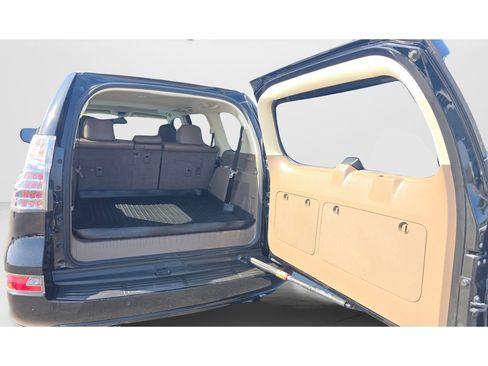 Used 2016 Lexus GX 460 w/ Premium Package AWD/4WD image 12