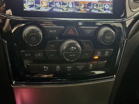 Used 2020 Jeep Grand Cherokee Altitude image 16