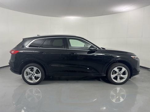 Used 2025 Audi Q5 Premium Plus w/ Premium Plus image 38