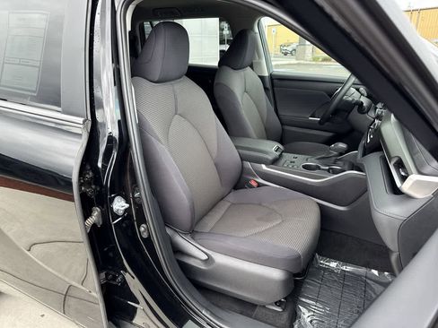 Used 2023 Toyota Highlander LE AWD/4WD image 15