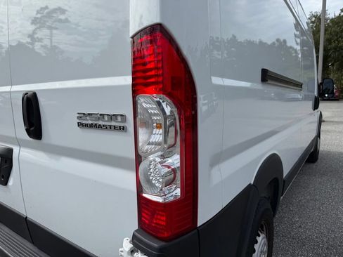 Used 2025 RAM ProMaster 2500 w/ Convenience Group FWD image 9