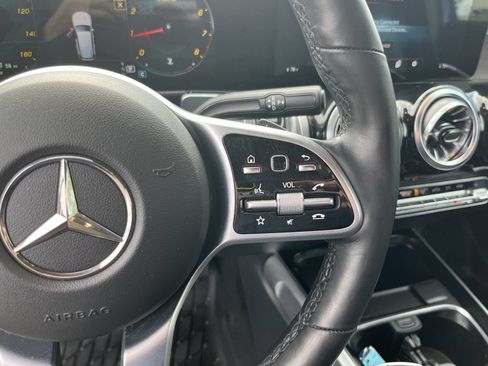 Used 2022 Mercedes-Benz GLB 250 4MATIC w/ Premium Package Lite image 22