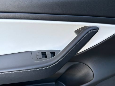 Used 2020 Tesla Model 3 Standard Range RWD image 12