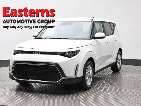Used 2025 Kia Soul LX w/ LX Technology Package FWD image 1