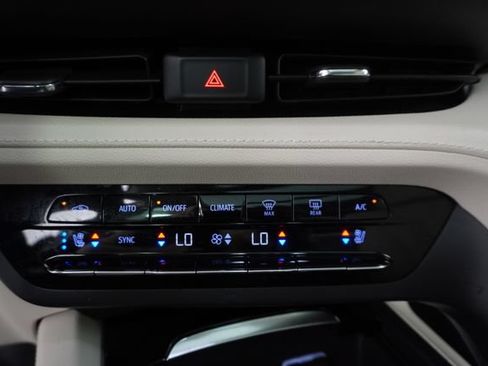 Used 2022 Buick Envision Avenir w/ Technology Package II AWD/4WD image 29
