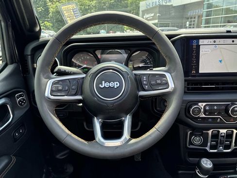 Used 2024 Jeep Wrangler Unlimited Sahara w/ Technology Group AWD/4WD image 21
