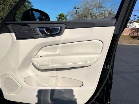 Used 2023 Volvo XC60 T8 Ultimate w/ Climate Package AWD/4WD image 27