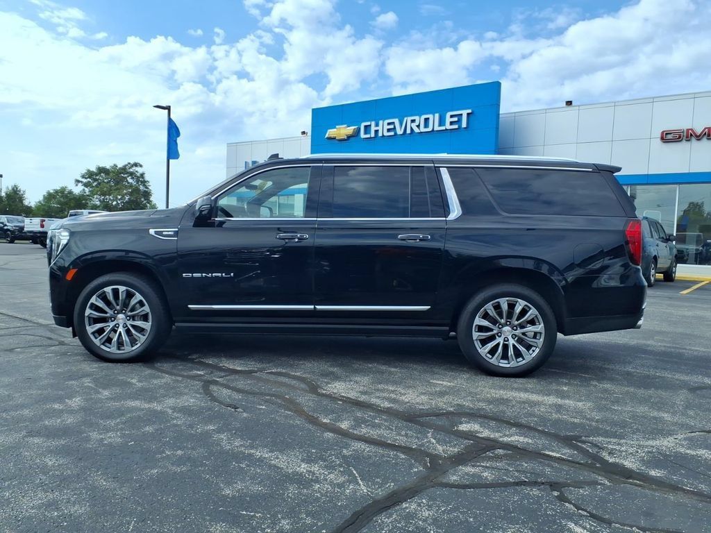 Used 2021 GMC Yukon XL Denali w/ Denali Premium Package AWD/4WD image 4