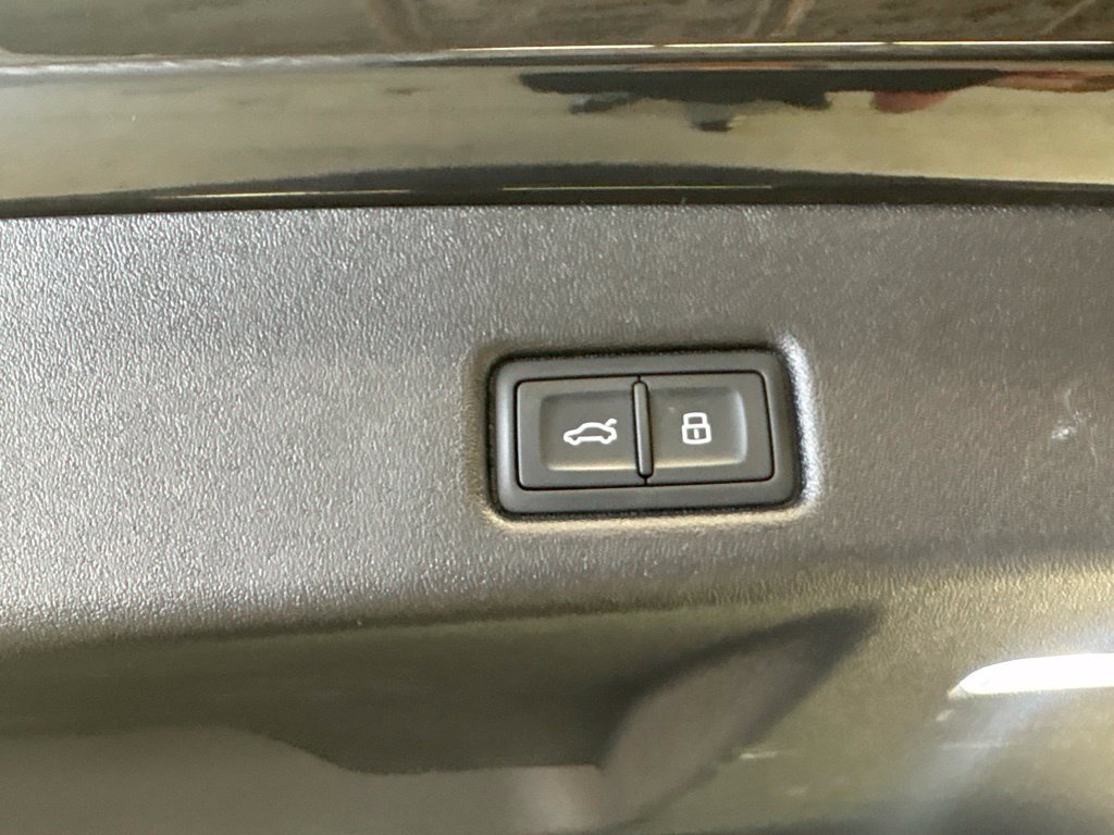 Used 2025 Audi Q5 Premium w/ Convenience Package AWD/4WD image 22