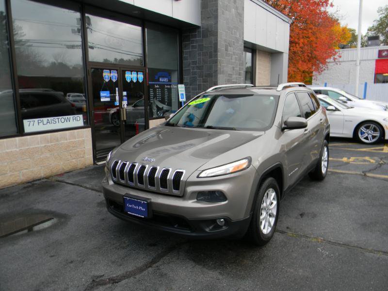 Used 2017 Jeep Cherokee Latitude w/ Comfort/Convenience Group AWD/4WD image 4