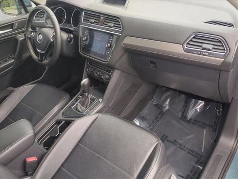 Used 2021 Volkswagen Tiguan SE FWD image 14