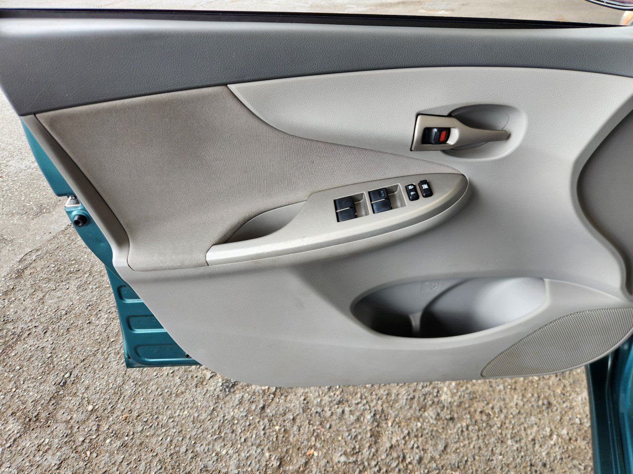 Used 2010 Toyota Corolla LE FWD image 9