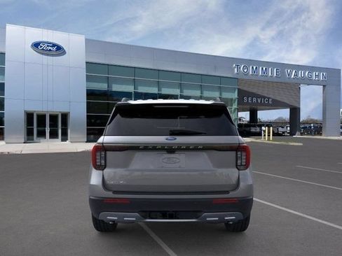 Used 2026 Ford Explorer Active w/ Active Comfort Package RWD image 5
