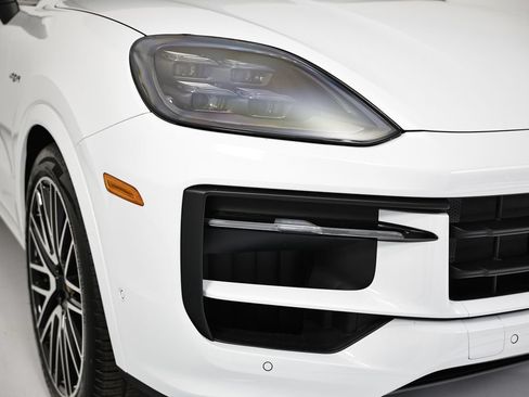 New 2026 Porsche Cayenne S AWD/4WD image 18