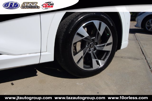 Used 2022 Audi e-tron Premium Plus w/ Premium Plus Package AWD/4WD image 9