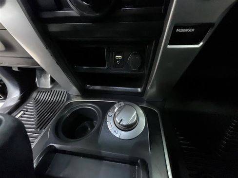 Used 2018 Toyota 4Runner SR5 AWD/4WD image 16