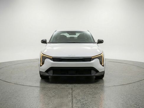 Used 2025 Kia K4 LXS image 2