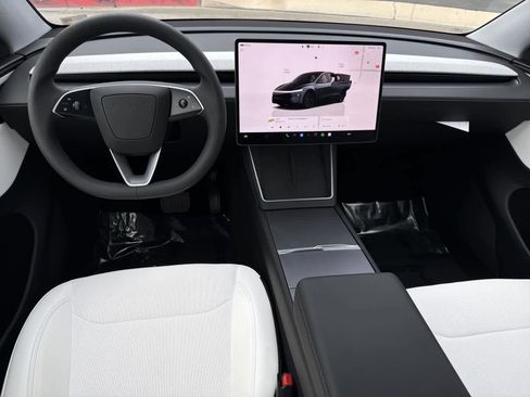 Used 2026 Tesla Model Y 2WD image 11