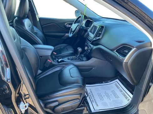 Used 2019 Jeep Cherokee Latitude Plus w/ Cold Weather Group image 17