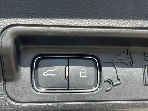 Used 2020 Ford Explorer XLT w/ Equipment Group 202A image 16