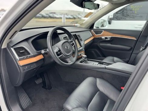 Used 2021 Volvo XC90 T6 Momentum image 8