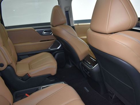 Certified 2025 INFINITI QX80 Sensory image 22