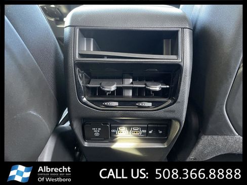 Used 2024 Jeep Grand Cherokee Limited image 24