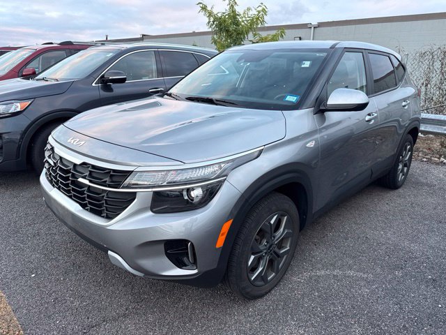 Used 2024 Kia Seltos LX AWD/4WD image 1