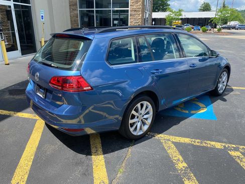 Used 2017 Volkswagen Golf SE FWD image 4