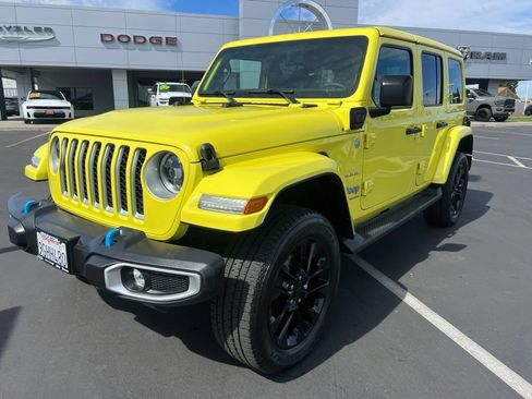 Used 2023 Jeep Wrangler Unlimited Sahara AWD/4WD image 4