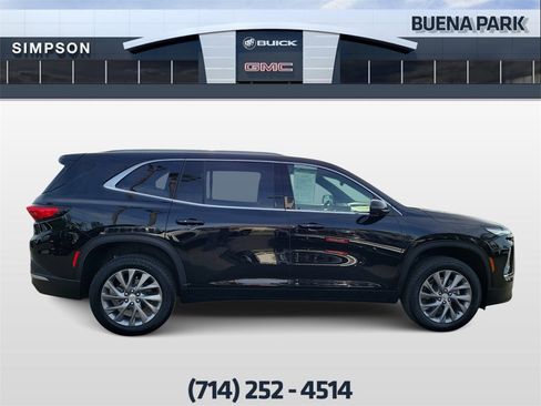 Used 2025 Buick Enclave Preferred image 9