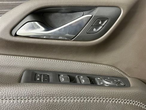 Used 2023 GMC Yukon XL Denali RWD image 15