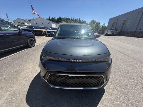 Used 2025 Kia Soul LX w/ LX Technology Package FWD image 2