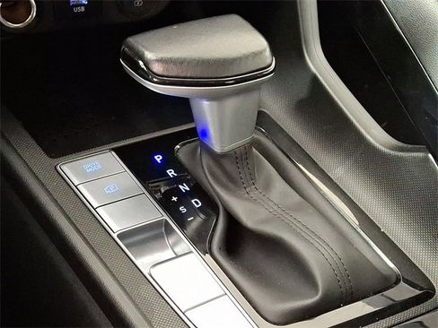 Used 2023 Hyundai Elantra SEL w/ Convenience Package image 16