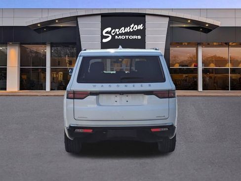 Used 2023 Jeep Wagoneer Series III w/ Premium Group I image 4