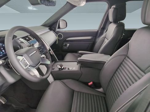 Used 2025 Land Rover Discovery Dynamic SE AWD/4WD image 5