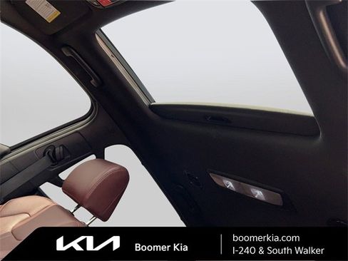 Used 2023 Kia Telluride EX w/ EX Captain's Chair Package image 18