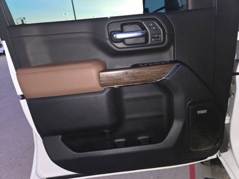 Used 2023 Chevrolet Silverado 2500 High Country w/ Z71 Off-Road Package image 4