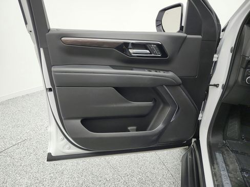 Used 2025 Chevrolet Tahoe LT image 14