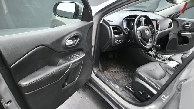 Used 2020 Jeep Cherokee Limited FWD image 26