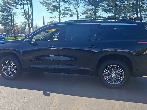 New 2026 Chevrolet Traverse LT w/ LPO, Floor Liner Package FWD image 8