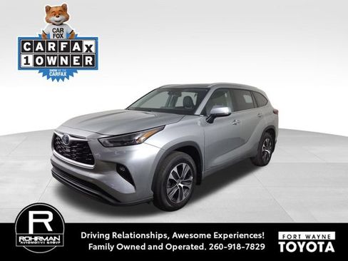 Used 2024 Toyota Highlander XLE AWD/4WD image 1
