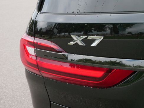 Used 2022 BMW X7 xDrive40i w/ M Sport Package image 17